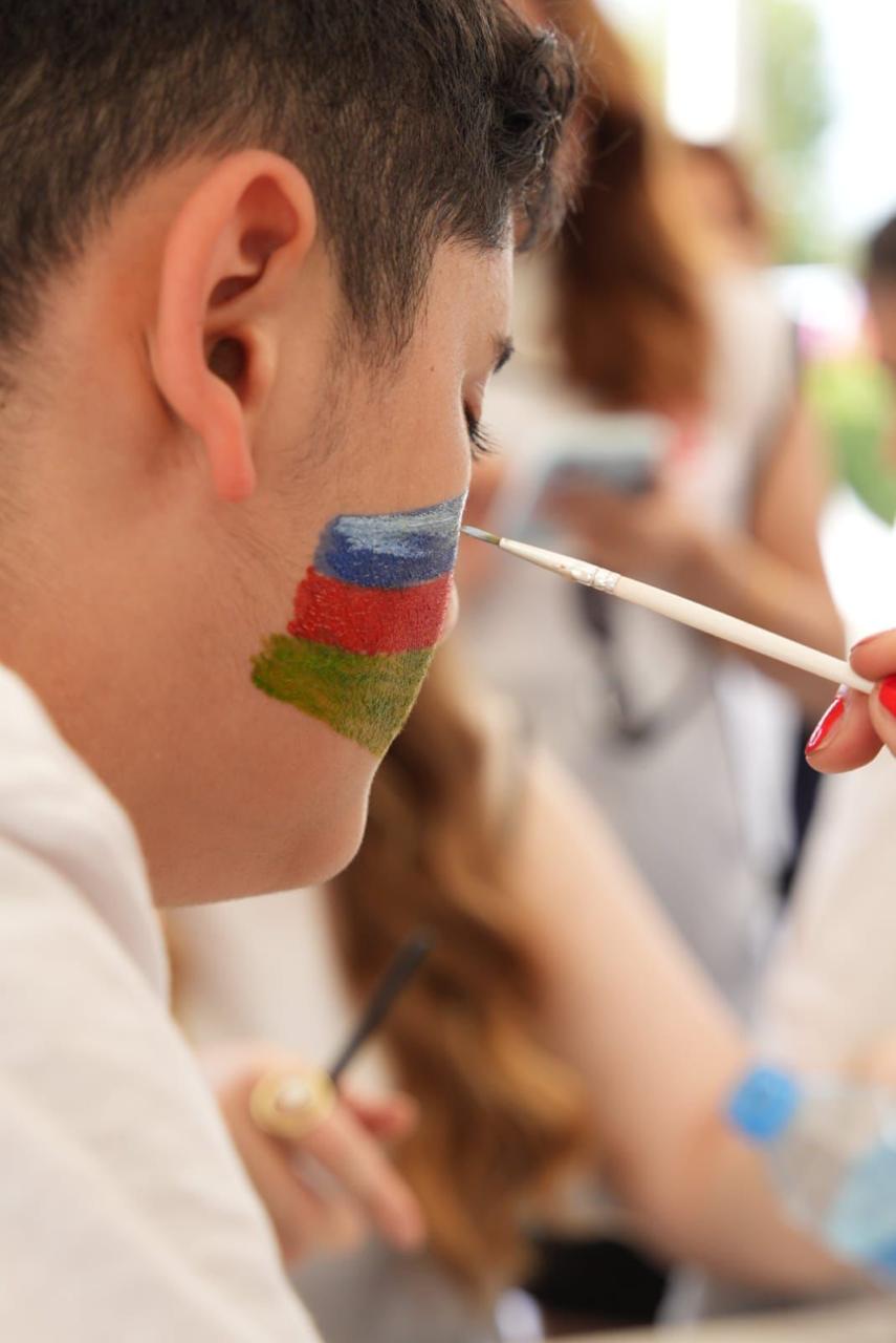 В Баку прошел масштабный праздник детства (ФОТО)