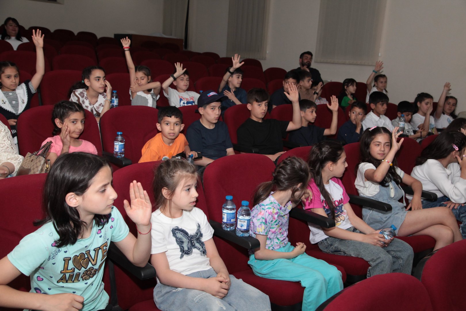 Для детей организована экскурсия по истории азербайджанского кино (ФОТО)