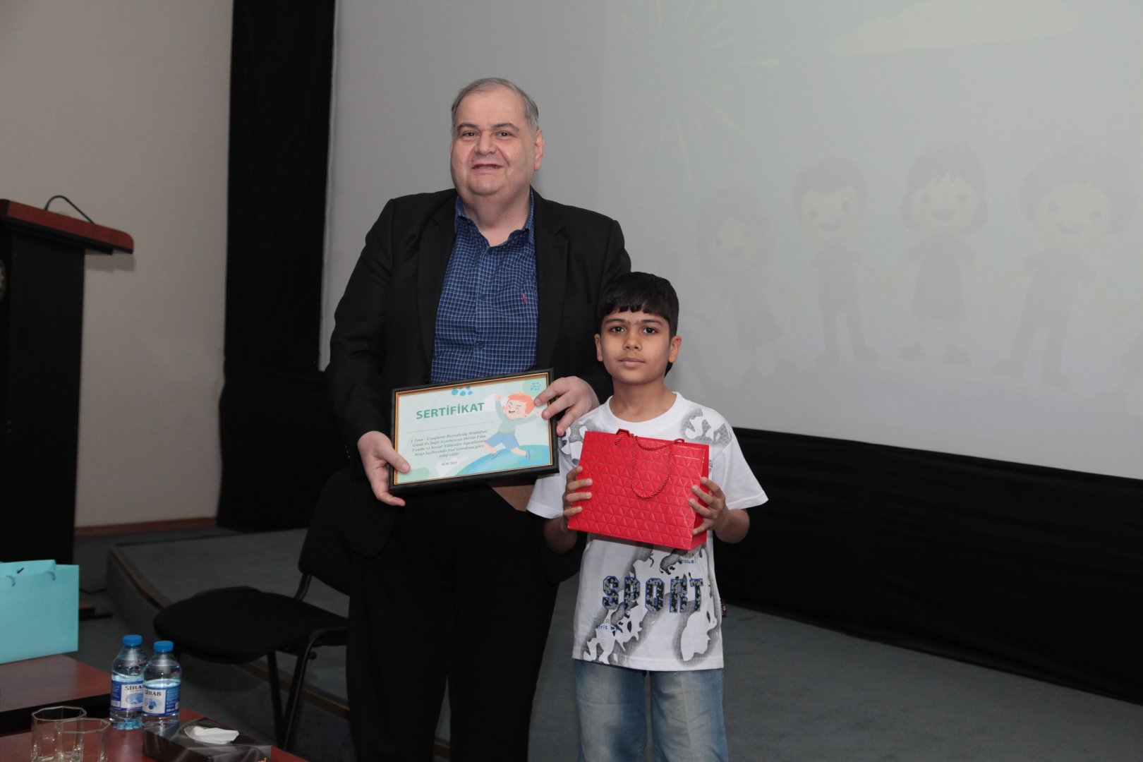 Для детей организована экскурсия по истории азербайджанского кино (ФОТО)