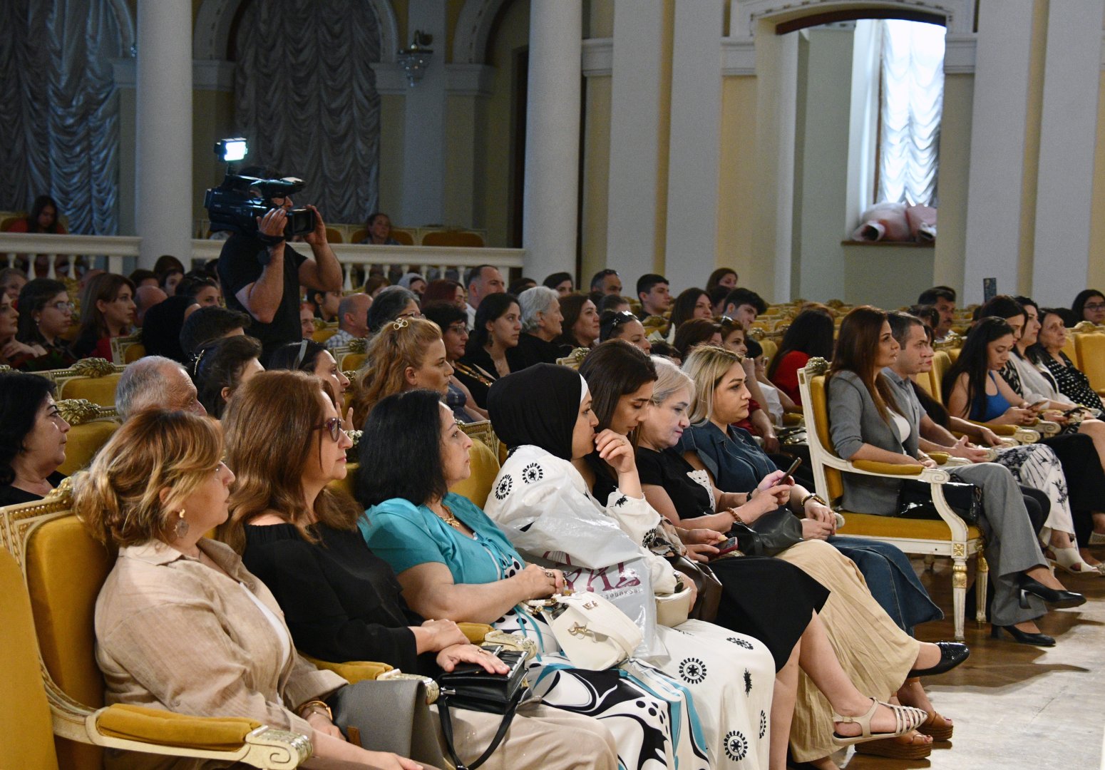 Дети-детям: представлены произведения азербайджанских и мировых классиков (ФОТО)