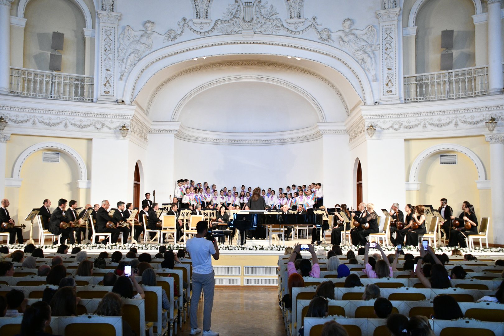 Дети-детям: представлены произведения азербайджанских и мировых классиков (ФОТО)