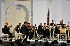 Дети-детям: представлены произведения азербайджанских и мировых классиков (ФОТО)