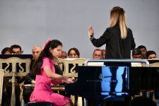 Дети-детям: представлены произведения азербайджанских и мировых классиков (ФОТО)