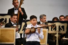 Дети-детям: представлены произведения азербайджанских и мировых классиков (ФОТО)