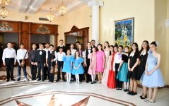 Дети-детям: представлены произведения азербайджанских и мировых классиков (ФОТО)