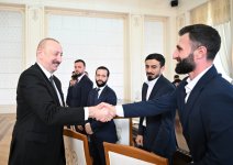Президент Ильхам Алиев принял членов национальной команды Азербайджана, победившей на чемпионате мира по мини-футболу (ФОТО/ВИДЕО)