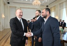 Президент Ильхам Алиев принял членов национальной команды Азербайджана, победившей на чемпионате мира по мини-футболу (ФОТО/ВИДЕО)