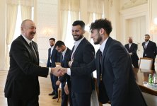 Президент Ильхам Алиев принял членов национальной команды Азербайджана, победившей на чемпионате мира по мини-футболу (ФОТО/ВИДЕО)