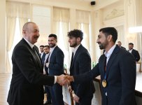 Президент Ильхам Алиев принял членов национальной команды Азербайджана, победившей на чемпионате мира по мини-футболу (ФОТО/ВИДЕО)