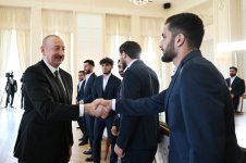 Президент Ильхам Алиев принял членов национальной команды Азербайджана, победившей на чемпионате мира по мини-футболу (ФОТО/ВИДЕО)