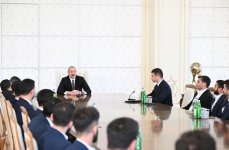 Президент Ильхам Алиев принял членов национальной команды Азербайджана, победившей на чемпионате мира по мини-футболу (ФОТО/ВИДЕО)