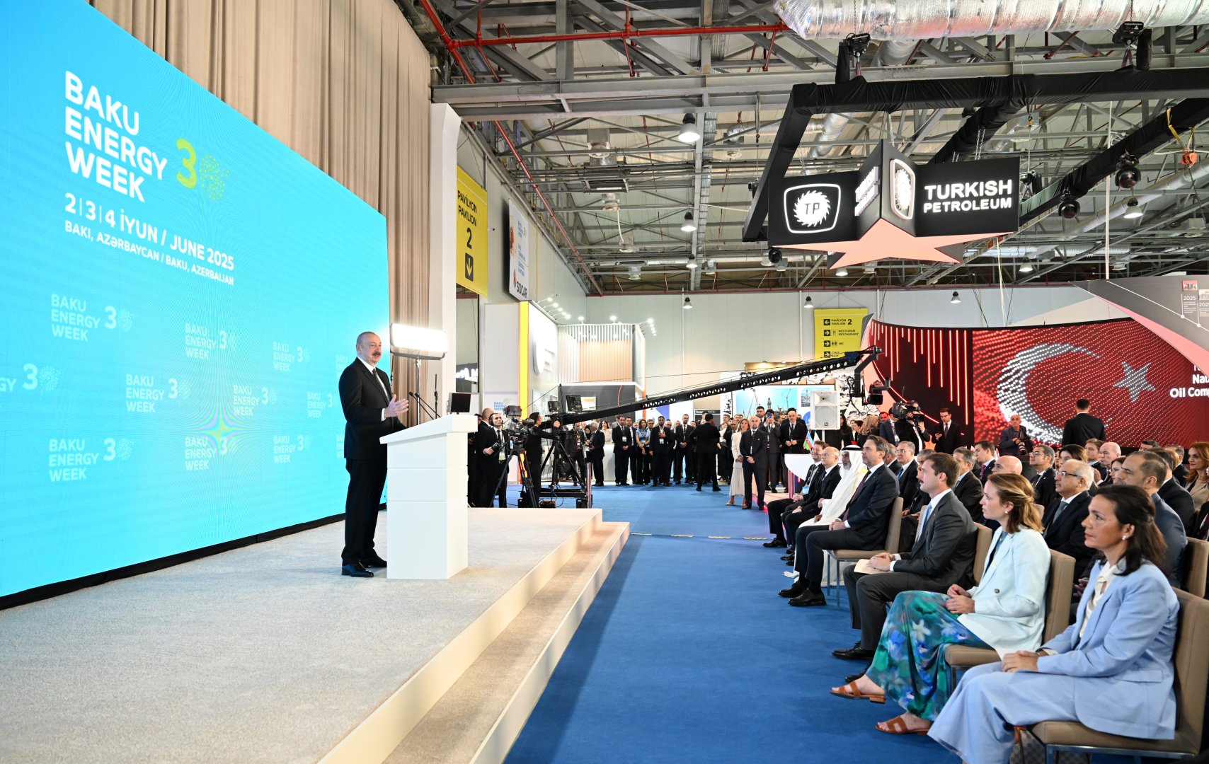 Президент Ильхам Алиев выступил на официальной церемонии открытия 30-й юбилейной выставки Caspian Oil and Gas, 13-й выставки Caspian Power и 30-го Baku Energy Forum (ФОТО/ВИДЕО)