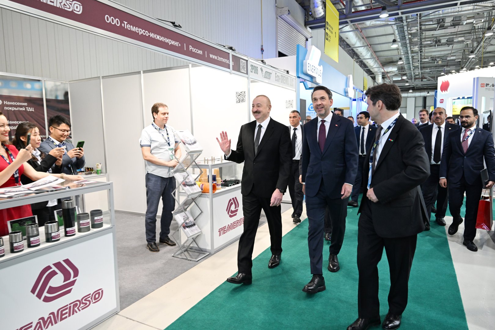 Президент Ильхам Алиев выступил на официальной церемонии открытия 30-й юбилейной выставки Caspian Oil and Gas, 13-й выставки Caspian Power и 30-го Baku Energy Forum (ФОТО/ВИДЕО)