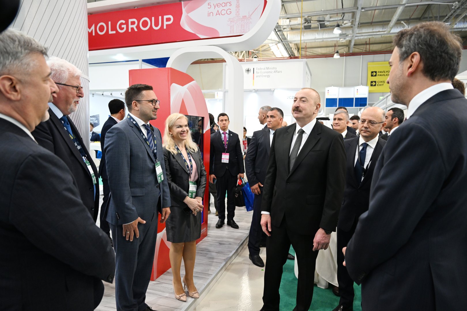 Президент Ильхам Алиев выступил на официальной церемонии открытия 30-й юбилейной выставки Caspian Oil and Gas, 13-й выставки Caspian Power и 30-го Baku Energy Forum (ФОТО/ВИДЕО)