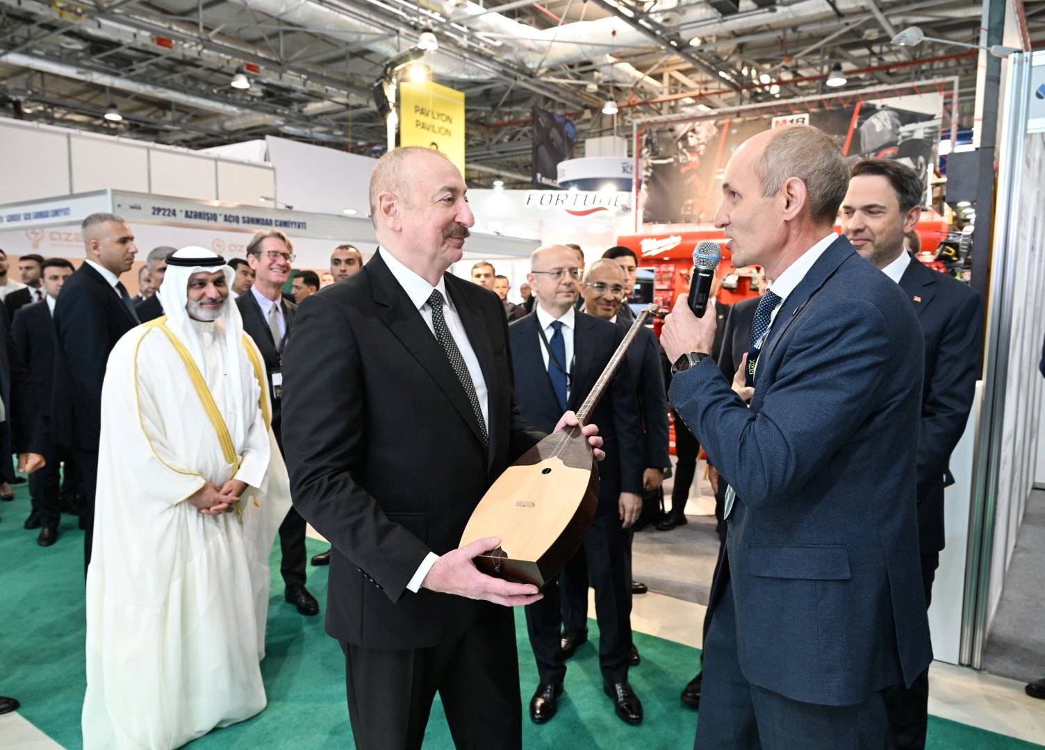 Президент Ильхам Алиев выступил на официальной церемонии открытия 30-й юбилейной выставки Caspian Oil and Gas, 13-й выставки Caspian Power и 30-го Baku Energy Forum (ФОТО/ВИДЕО)