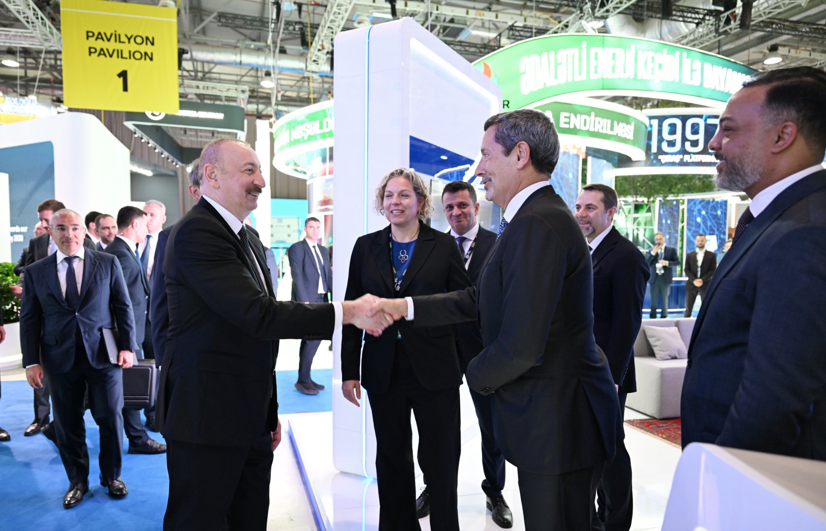 Президент Ильхам Алиев выступил на официальной церемонии открытия 30-й юбилейной выставки Caspian Oil and Gas, 13-й выставки Caspian Power и 30-го Baku Energy Forum (ФОТО/ВИДЕО)