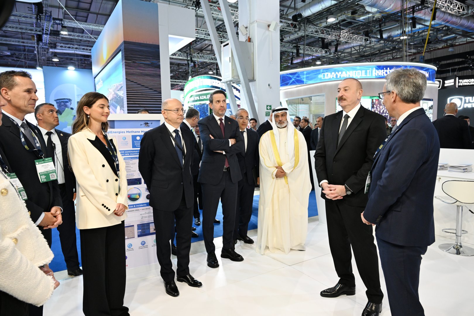 Президент Ильхам Алиев выступил на официальной церемонии открытия 30-й юбилейной выставки Caspian Oil and Gas, 13-й выставки Caspian Power и 30-го Baku Energy Forum (ФОТО/ВИДЕО)