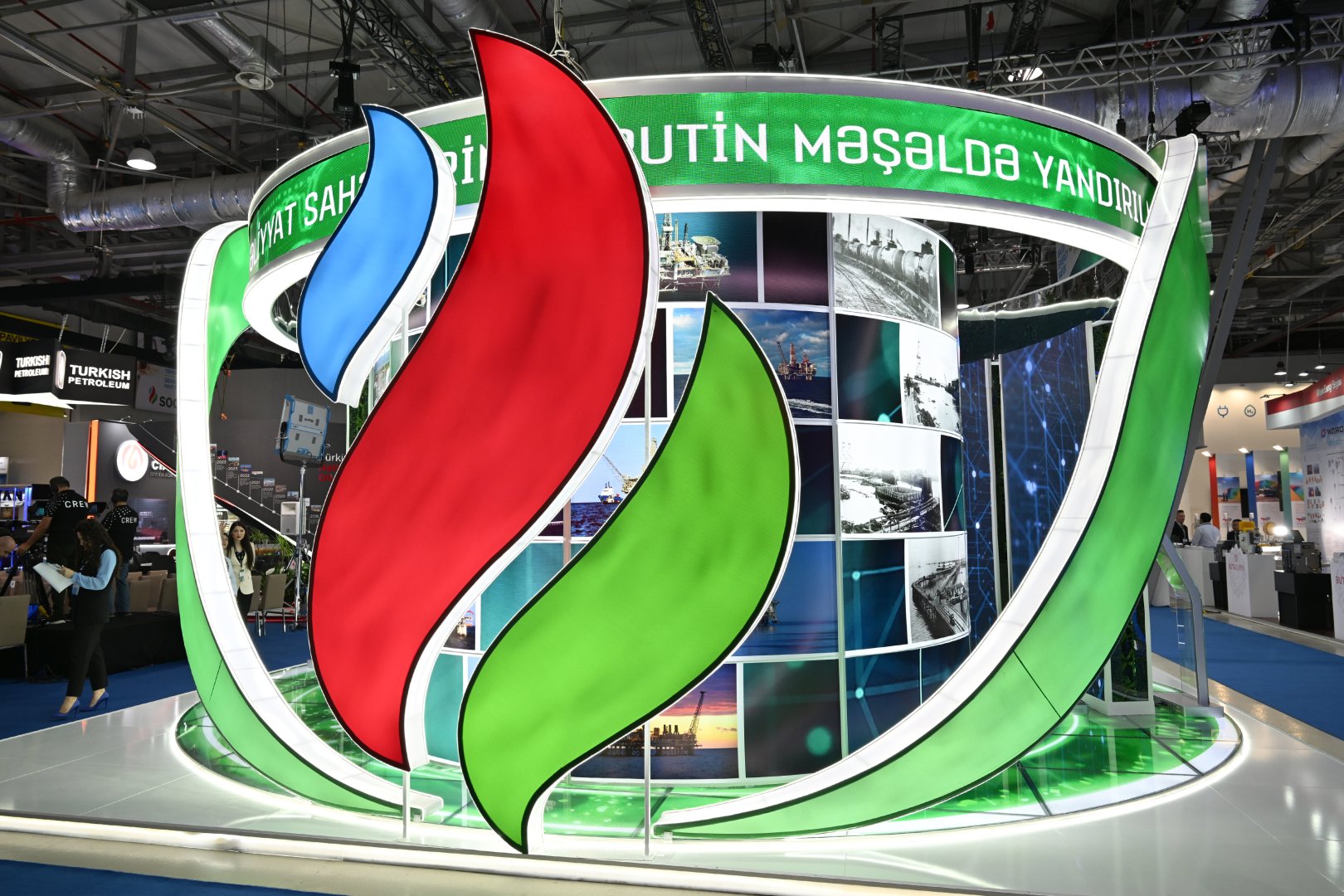 Президент Ильхам Алиев выступил на официальной церемонии открытия 30-й юбилейной выставки Caspian Oil and Gas, 13-й выставки Caspian Power и 30-го Baku Energy Forum (ФОТО/ВИДЕО)