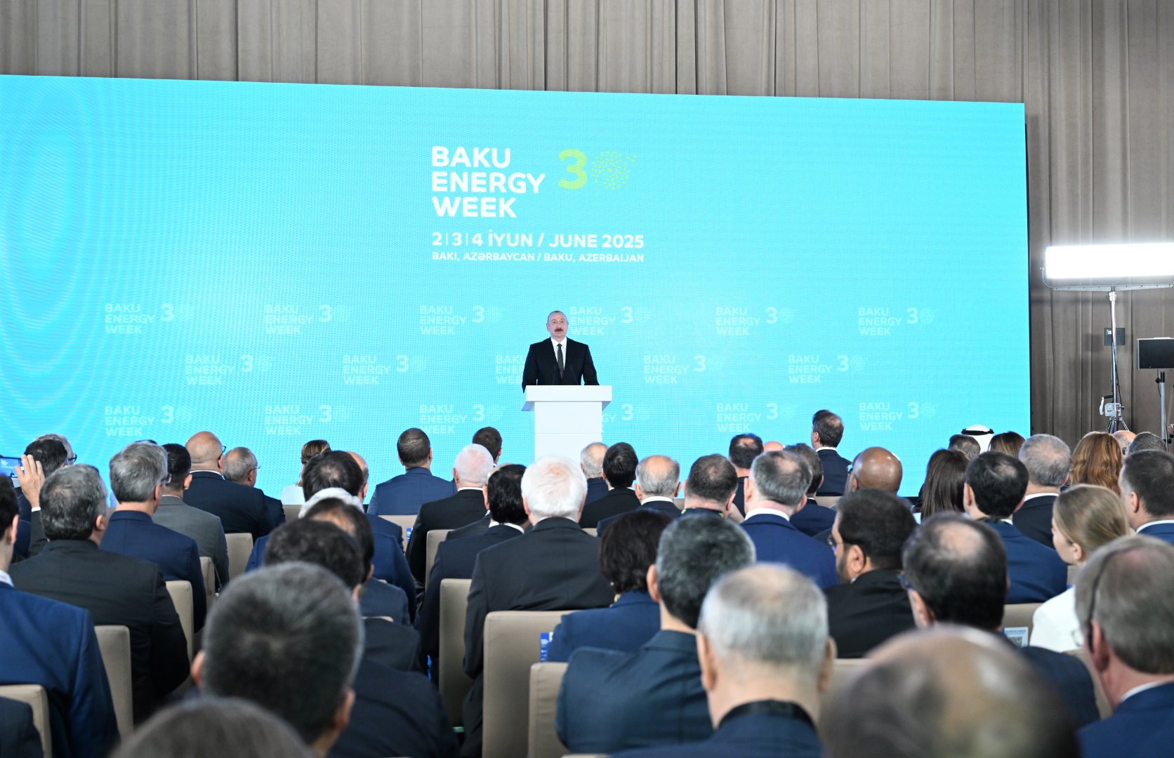 Президент Ильхам Алиев выступил на официальной церемонии открытия 30-й юбилейной выставки Caspian Oil and Gas, 13-й выставки Caspian Power и 30-го Baku Energy Forum (ФОТО/ВИДЕО)