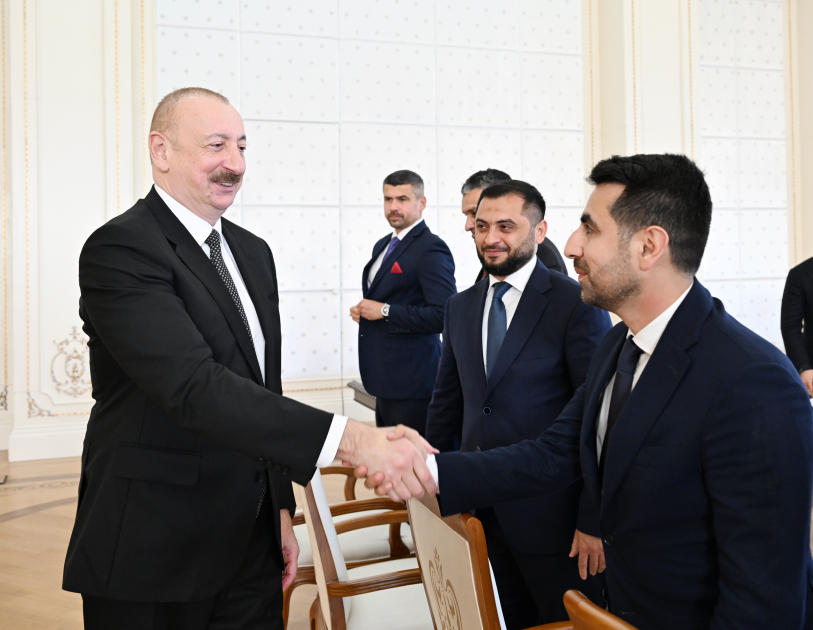 Президент Ильхам Алиев принял членов национальной команды Азербайджана, победившей на чемпионате мира по мини-футболу (ФОТО/ВИДЕО)