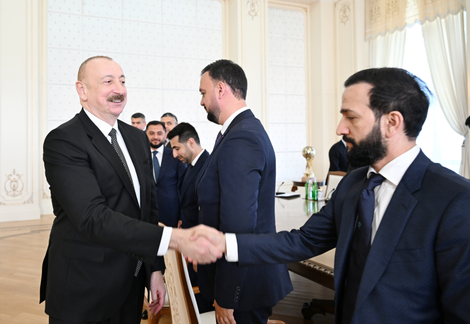 Президент Ильхам Алиев принял членов национальной команды Азербайджана, победившей на чемпионате мира по мини-футболу (ФОТО/ВИДЕО)