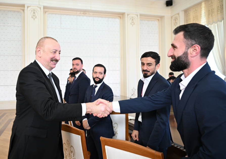 Президент Ильхам Алиев принял членов национальной команды Азербайджана, победившей на чемпионате мира по мини-футболу (ФОТО/ВИДЕО)