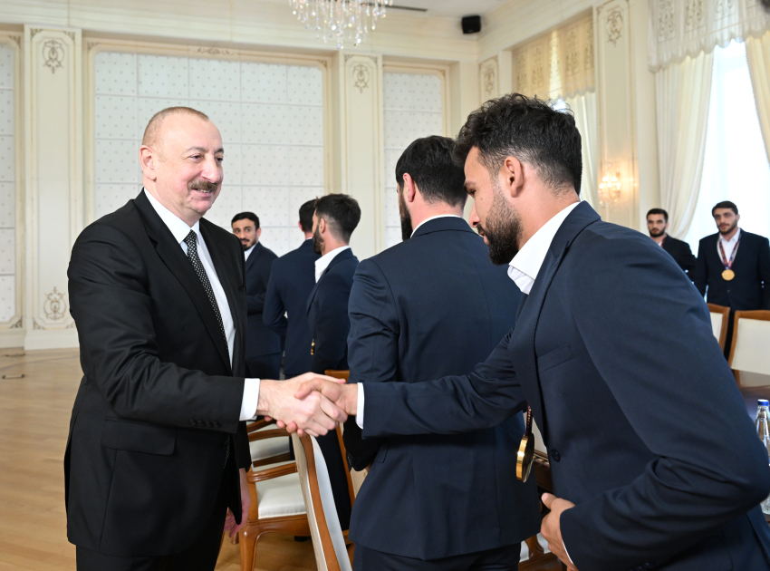 Президент Ильхам Алиев принял членов национальной команды Азербайджана, победившей на чемпионате мира по мини-футболу (ФОТО/ВИДЕО)