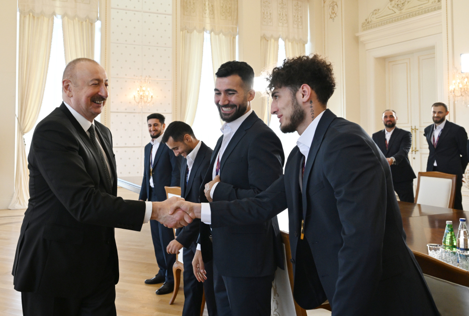 Президент Ильхам Алиев принял членов национальной команды Азербайджана, победившей на чемпионате мира по мини-футболу (ФОТО/ВИДЕО)