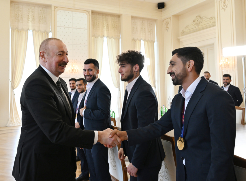 Президент Ильхам Алиев принял членов национальной команды Азербайджана, победившей на чемпионате мира по мини-футболу (ФОТО/ВИДЕО)