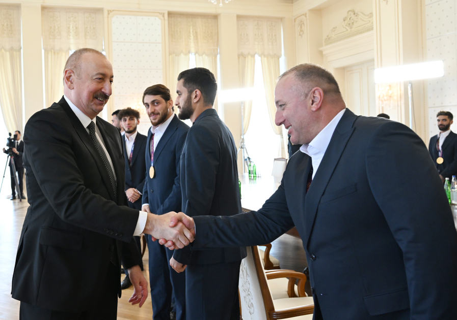 Президент Ильхам Алиев принял членов национальной команды Азербайджана, победившей на чемпионате мира по мини-футболу (ФОТО/ВИДЕО)