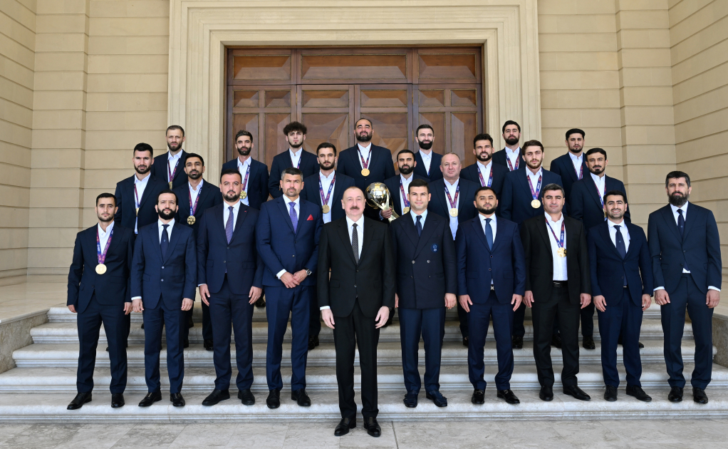 Президент Ильхам Алиев принял членов национальной команды Азербайджана, победившей на чемпионате мира по мини-футболу (ФОТО/ВИДЕО)