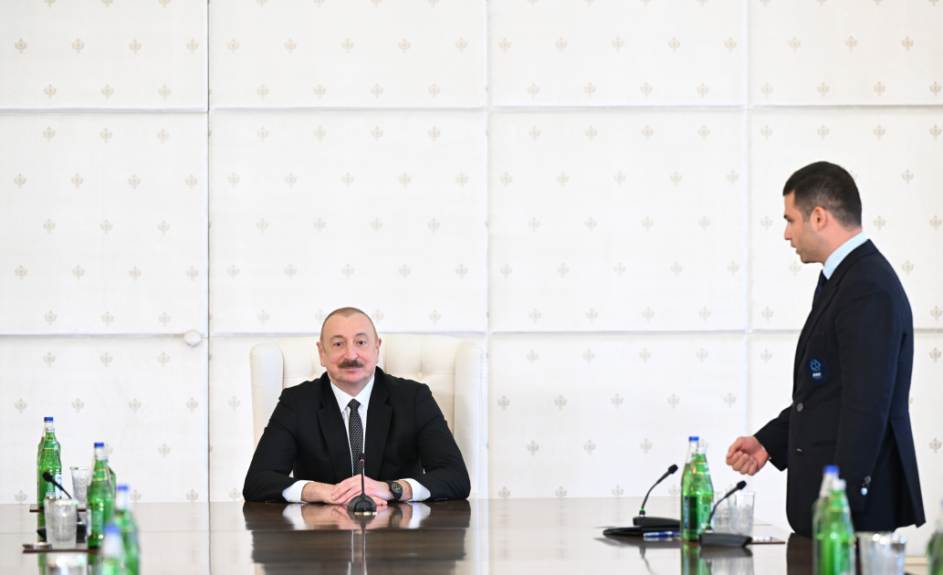 Президент Ильхам Алиев принял членов национальной команды Азербайджана, победившей на чемпионате мира по мини-футболу (ФОТО/ВИДЕО)