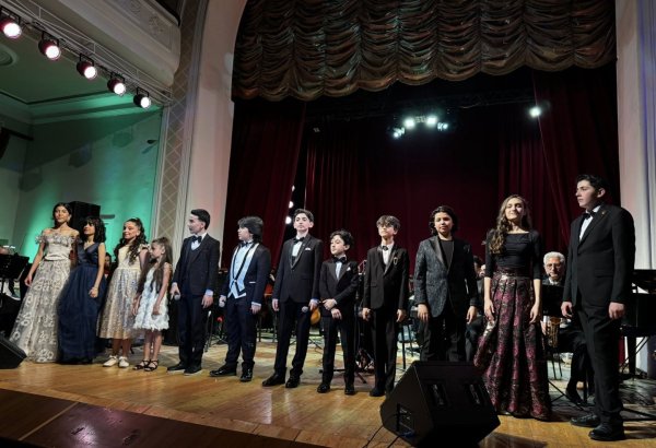 В Государственном театре песни имени Рашида Бейбутова прошел концерт "Юные солисты" (ФОТО)