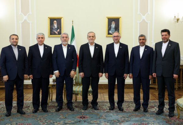 Пезешкиан принял нового посла Ирана в Азербайджане