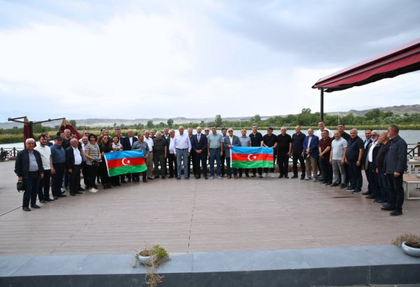 Олицетворение царящей в стране политической солидарности (ФОТО)