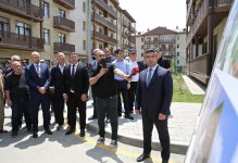 Олицетворение царящей в стране политической солидарности (ФОТО)