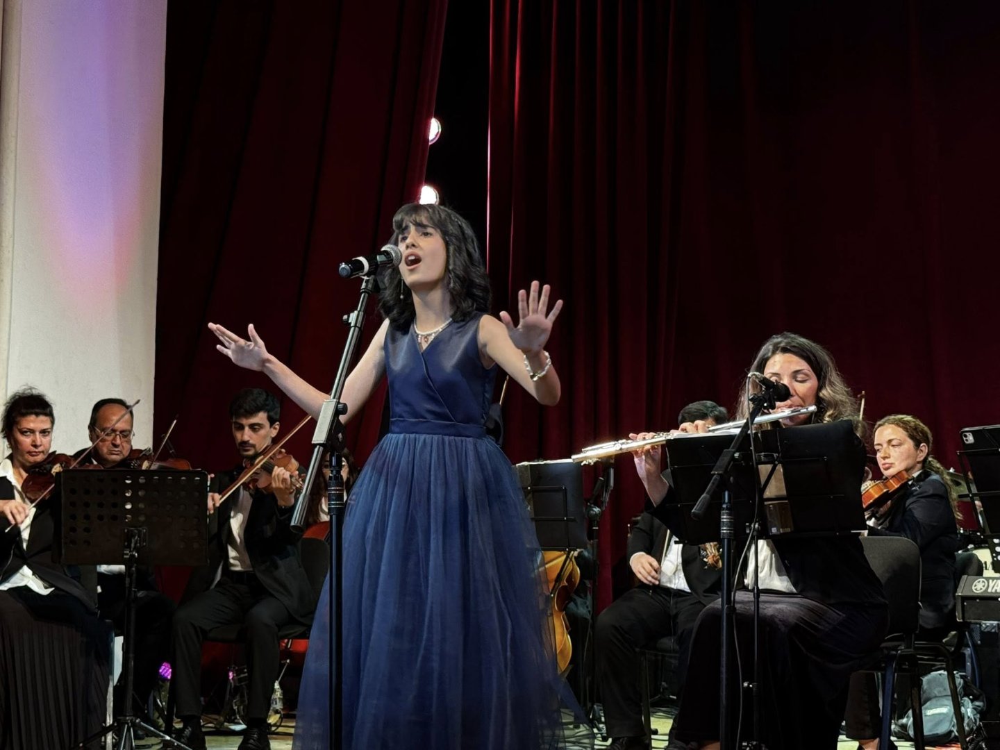 В Государственном театре песни имени Рашида Бейбутова прошел концерт "Юные солисты" (ФОТО)