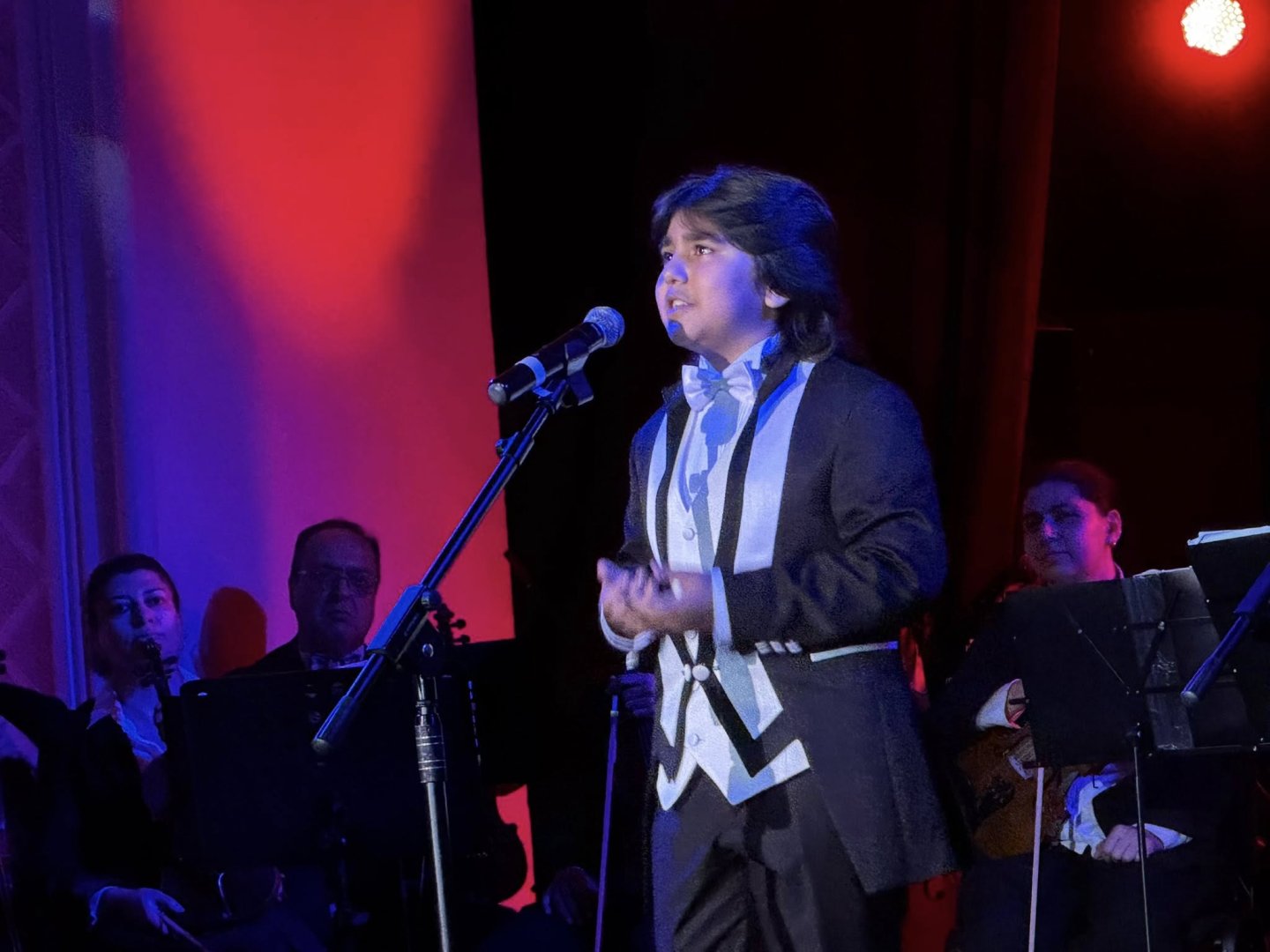 В Государственном театре песни имени Рашида Бейбутова прошел концерт "Юные солисты" (ФОТО)