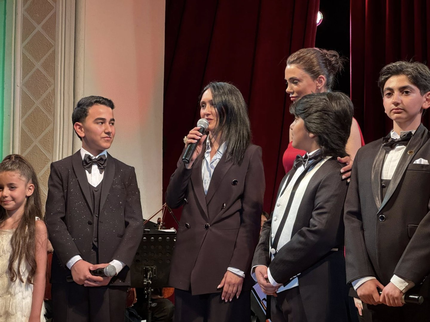 В Государственном театре песни имени Рашида Бейбутова прошел концерт "Юные солисты" (ФОТО)