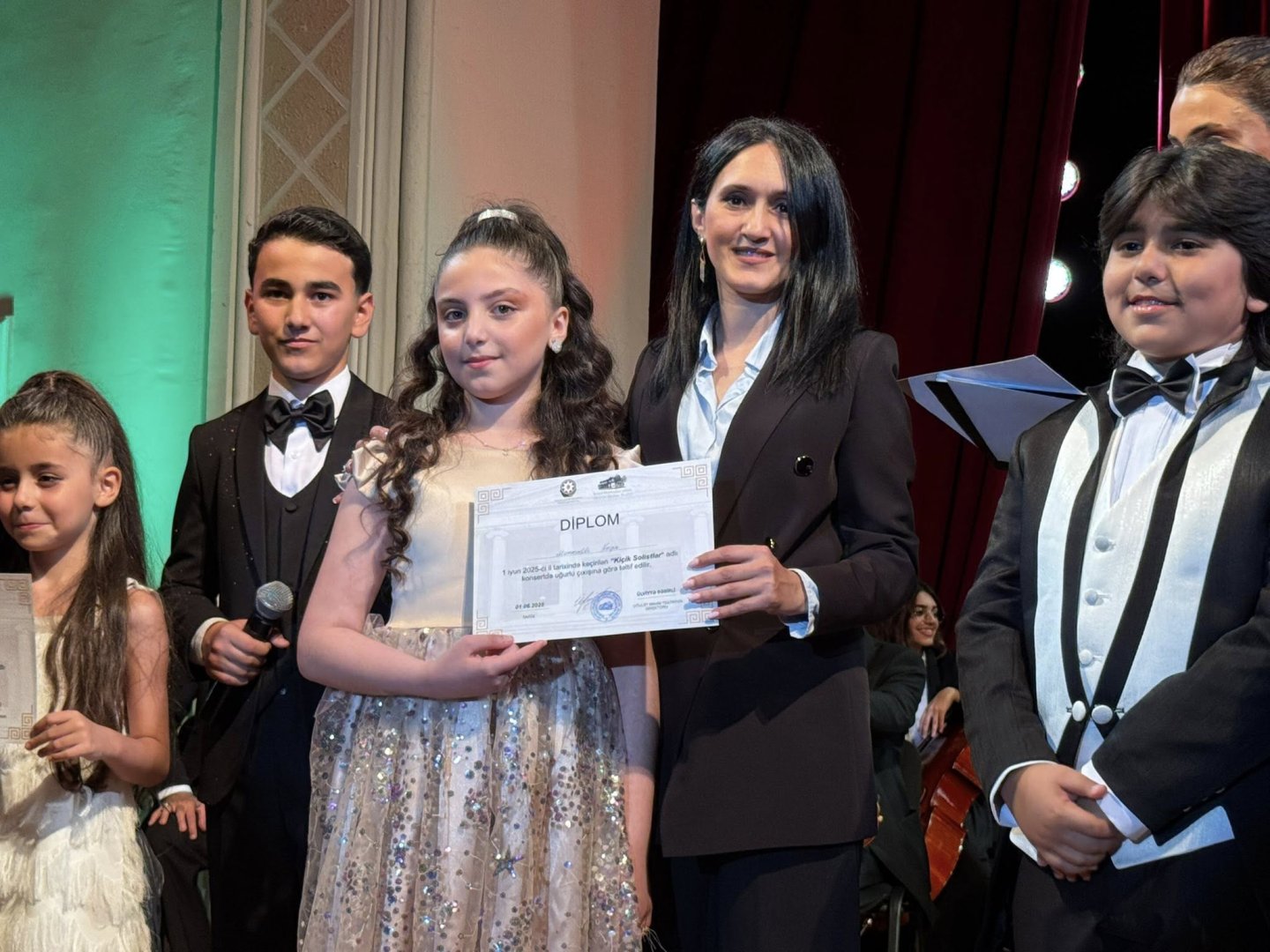 В Государственном театре песни имени Рашида Бейбутова прошел концерт "Юные солисты" (ФОТО)