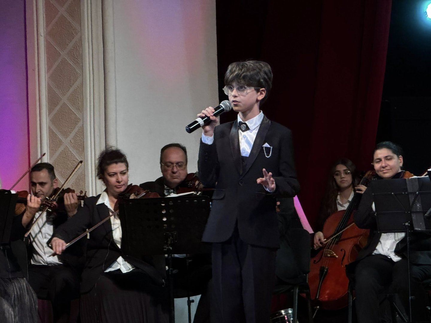 В Государственном театре песни имени Рашида Бейбутова прошел концерт "Юные солисты" (ФОТО)