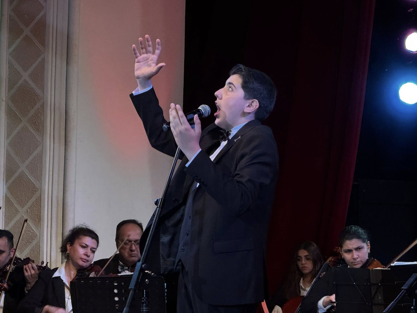 В Государственном театре песни имени Рашида Бейбутова прошел концерт "Юные солисты" (ФОТО)