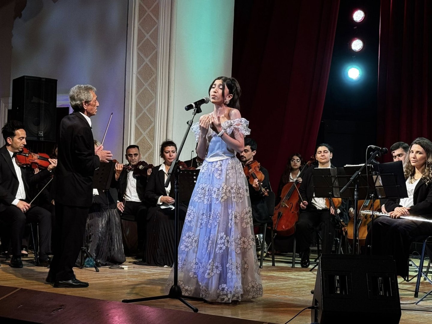 В Государственном театре песни имени Рашида Бейбутова прошел концерт "Юные солисты" (ФОТО)