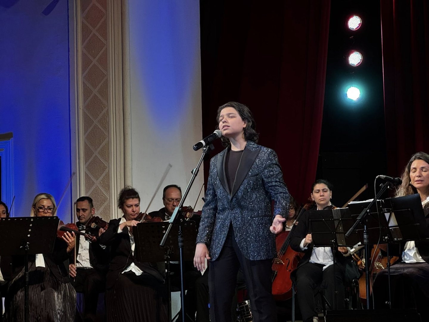 В Государственном театре песни имени Рашида Бейбутова прошел концерт "Юные солисты" (ФОТО)