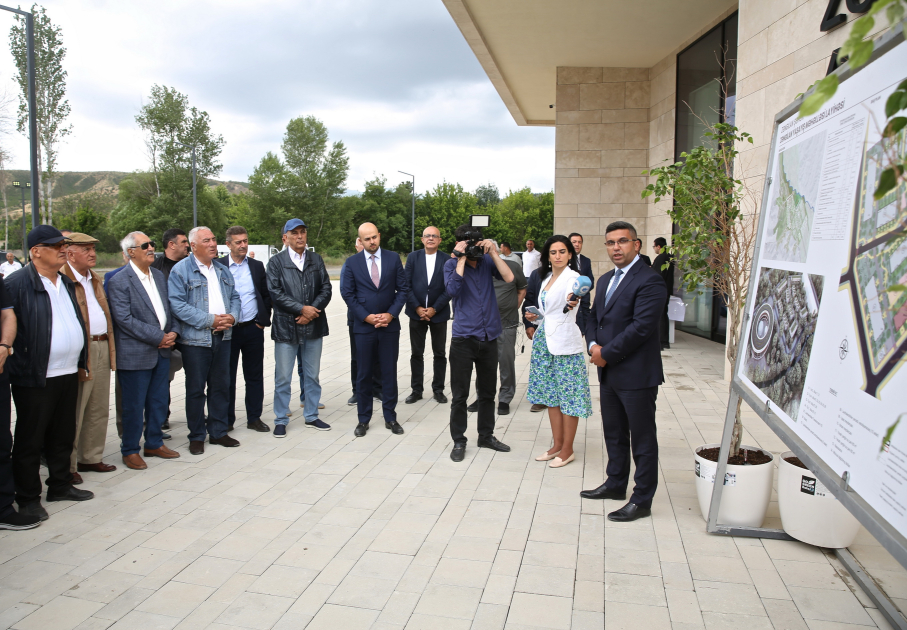 Олицетворение царящей в стране политической солидарности (ФОТО)