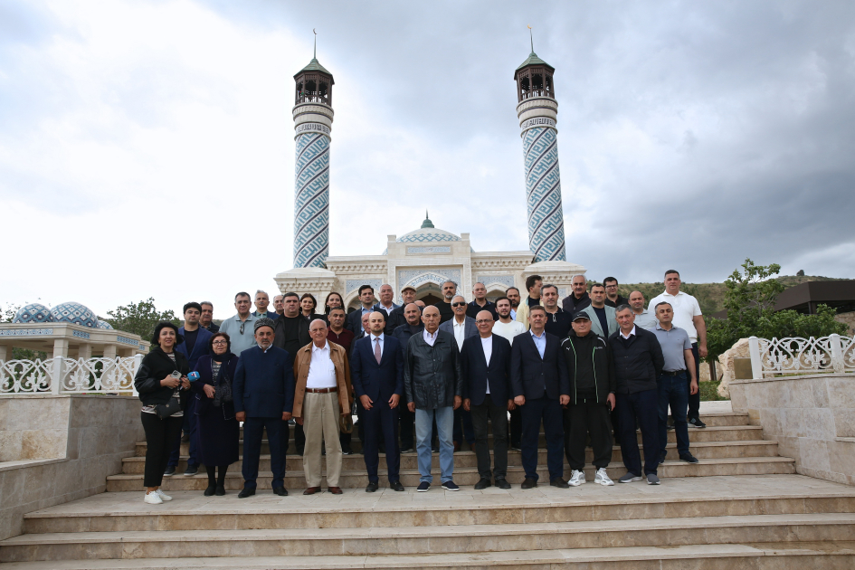 Олицетворение царящей в стране политической солидарности (ФОТО)