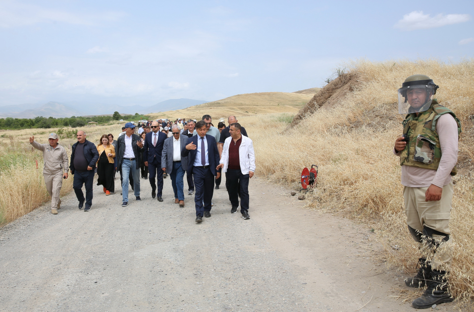 Олицетворение царящей в стране политической солидарности (ФОТО)