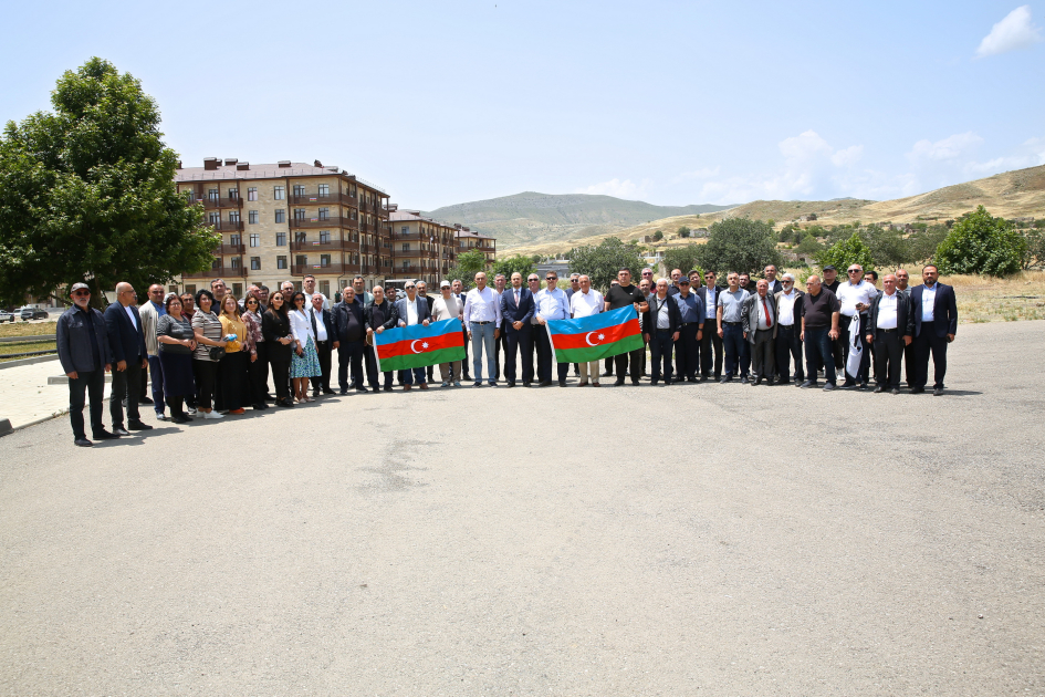 Олицетворение царящей в стране политической солидарности (ФОТО)