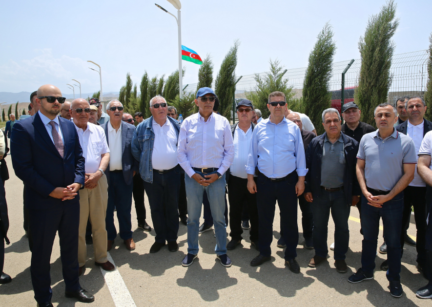 Олицетворение царящей в стране политической солидарности (ФОТО)