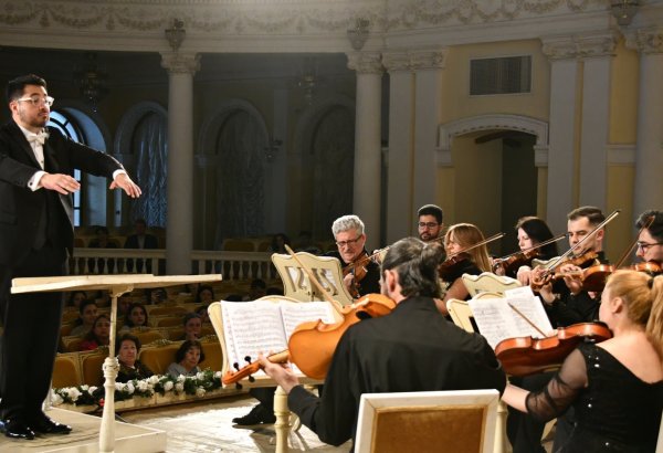 Новое звучание классики – перформанс азербайджанского оркестра под управлением американского дирижера (ФОТО)